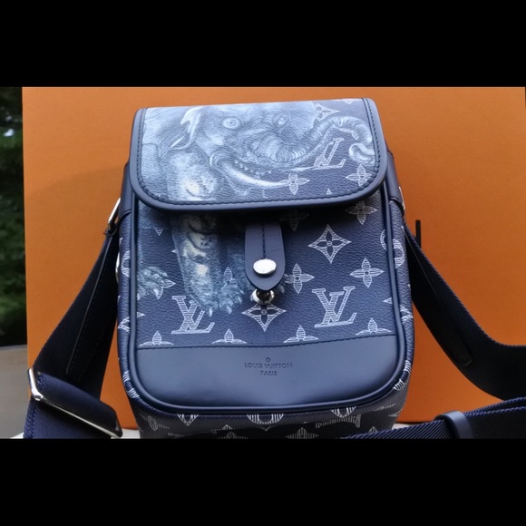 Louis Vuitton Chapman Messenger Savane  Elephant - Picture 6 of 8